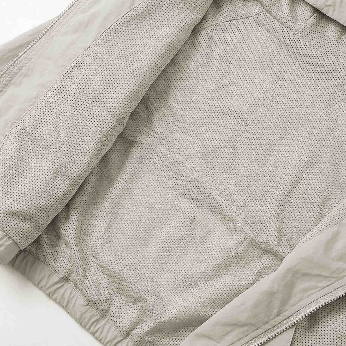 Venzina women's sun protection jacket close-up interior view, beige mesh lining texture and breathable structure on lightweight fabric